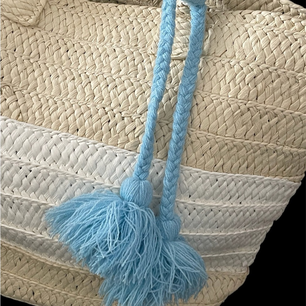 ALTRU Straw Tote‎ - Picture 2 of 11